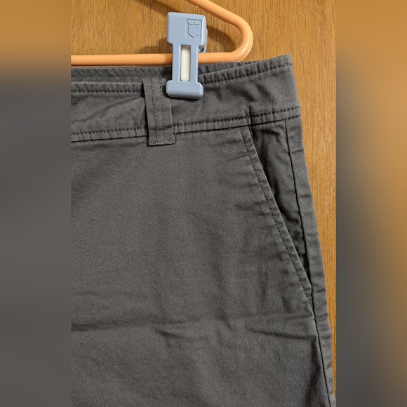 💥 5 for 25 💥 New York & Company ⚡size 16 shorts⚡ color grey 🩶 - Picture 4 of 7